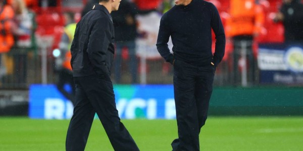 斯洛特与阿诺德的重逢：足球背后的情感纽带