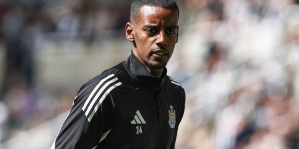 不仅不道歉，反倒要逼宫：伊萨克为了去利物浦真的是“拼了”